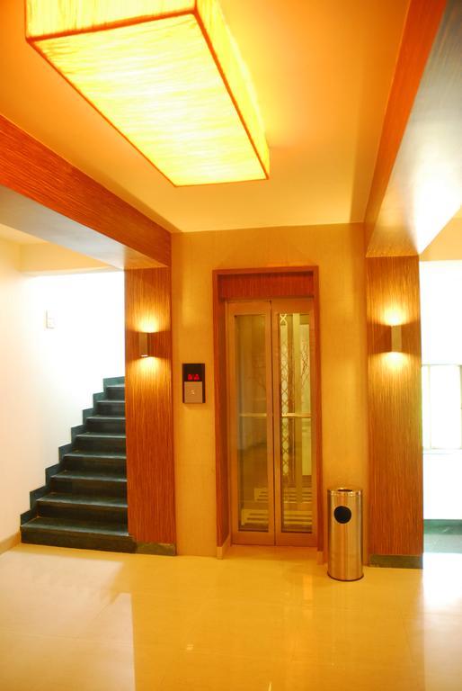 Hotel Mourya Residency Tháné Exteriér fotografie