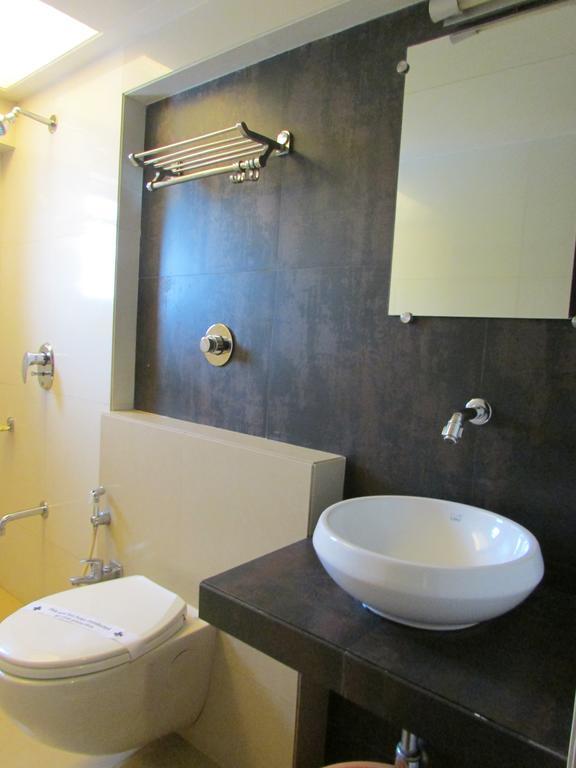 Hotel Mourya Residency Tháné Exteriér fotografie