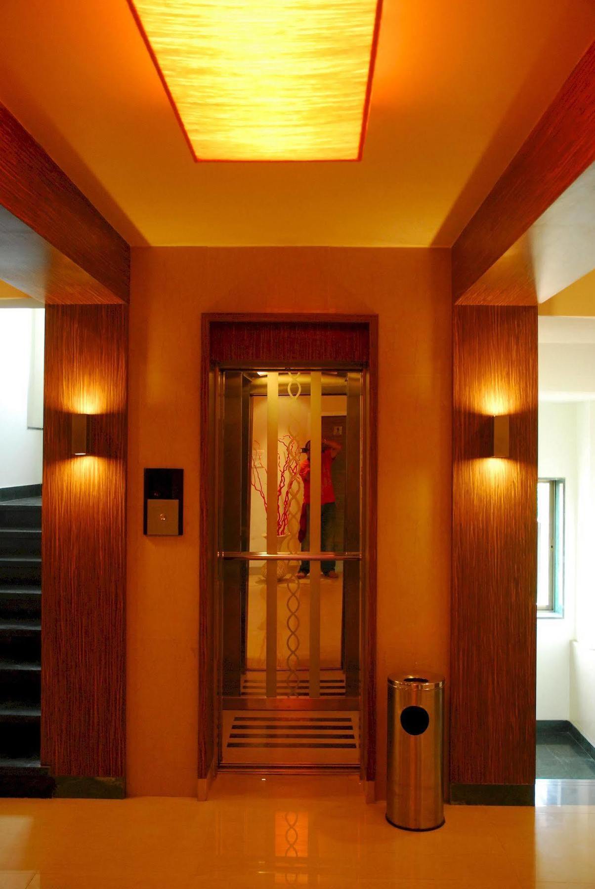 Hotel Mourya Residency Tháné Exteriér fotografie