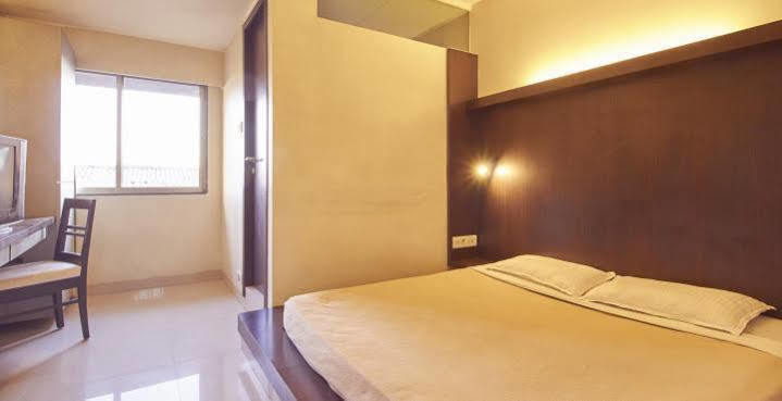Hotel Mourya Residency Tháné Exteriér fotografie